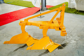 Charrue à Socs Simple <br> ( مــحراث سكـــك محـــــمول )