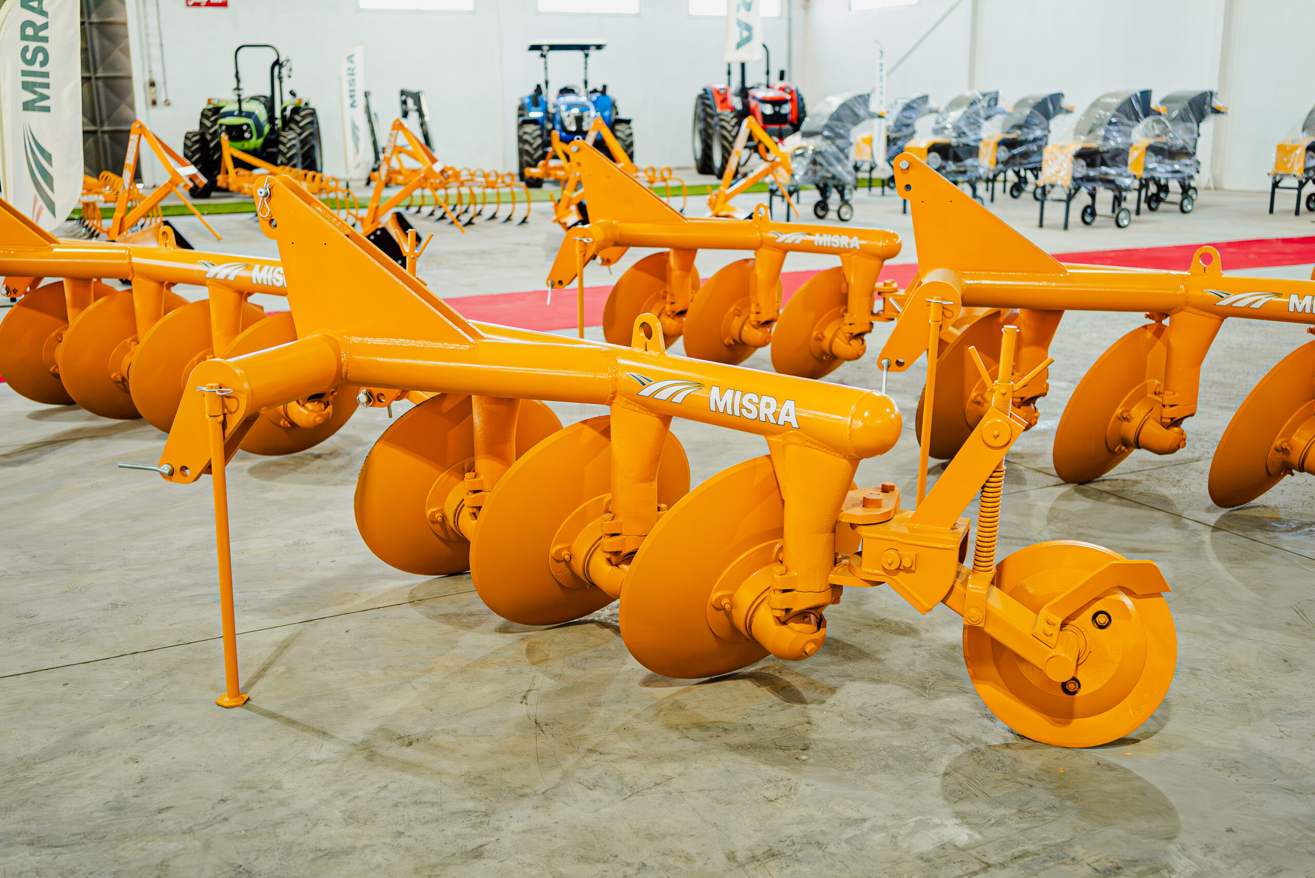 Charrue à Disques Réversible <br> ( محراث إسطوانات بجهاز هيدروليكي ) – Image 3